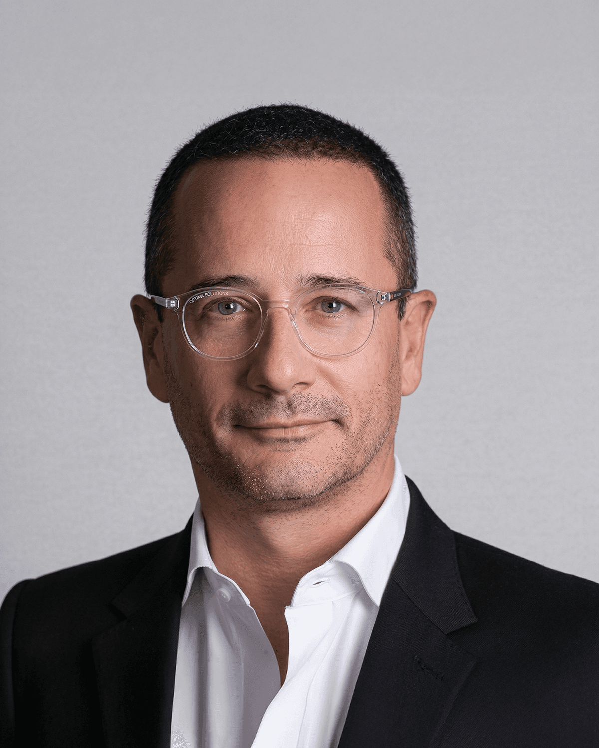 César Val